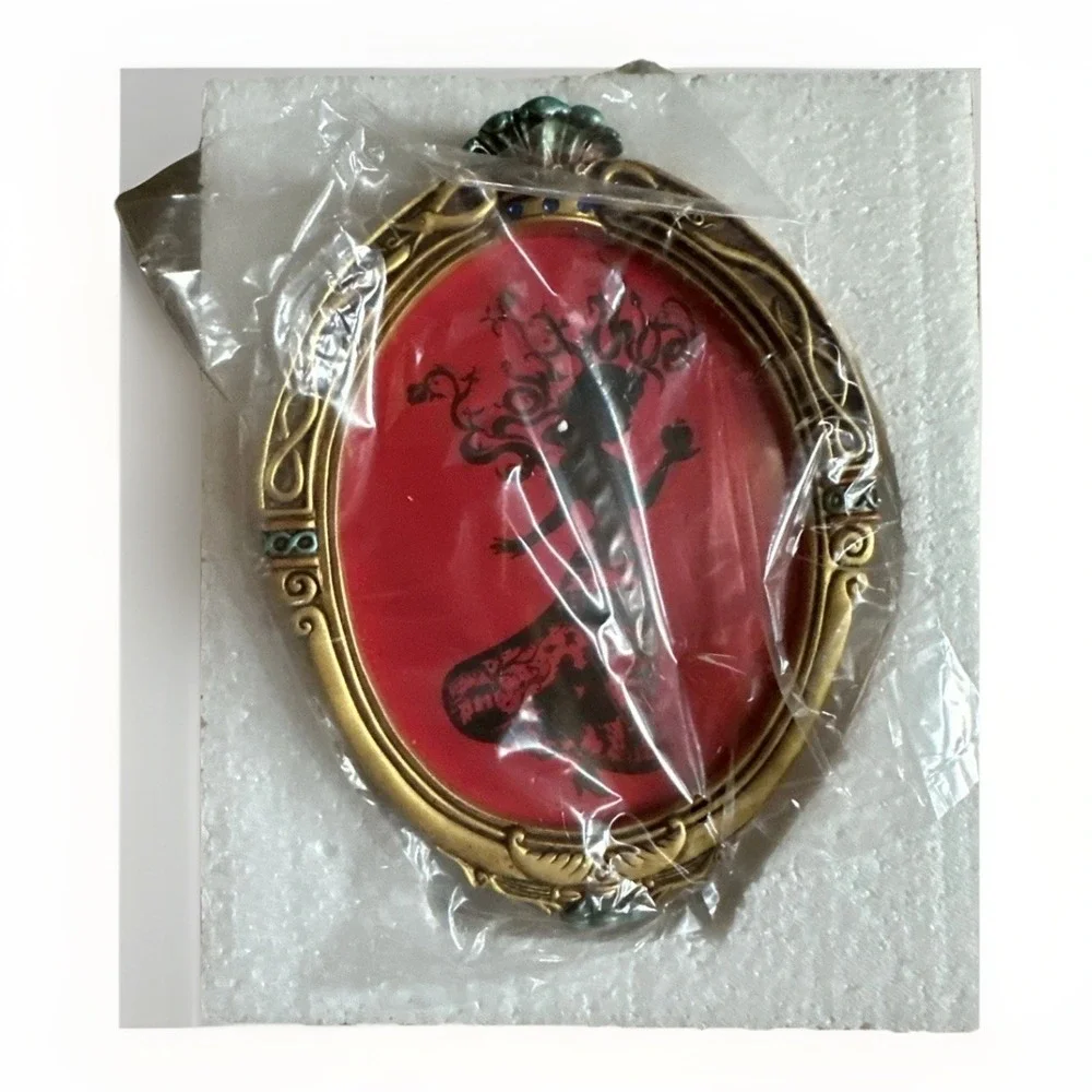 Disney Store Snow White Evil Queen Magic Mirror Photo Frame Statue 4